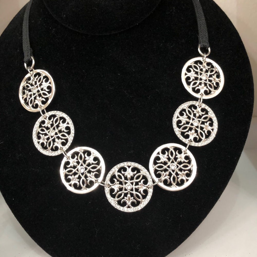 Heads up Necklace Crystal black elastic rhodium